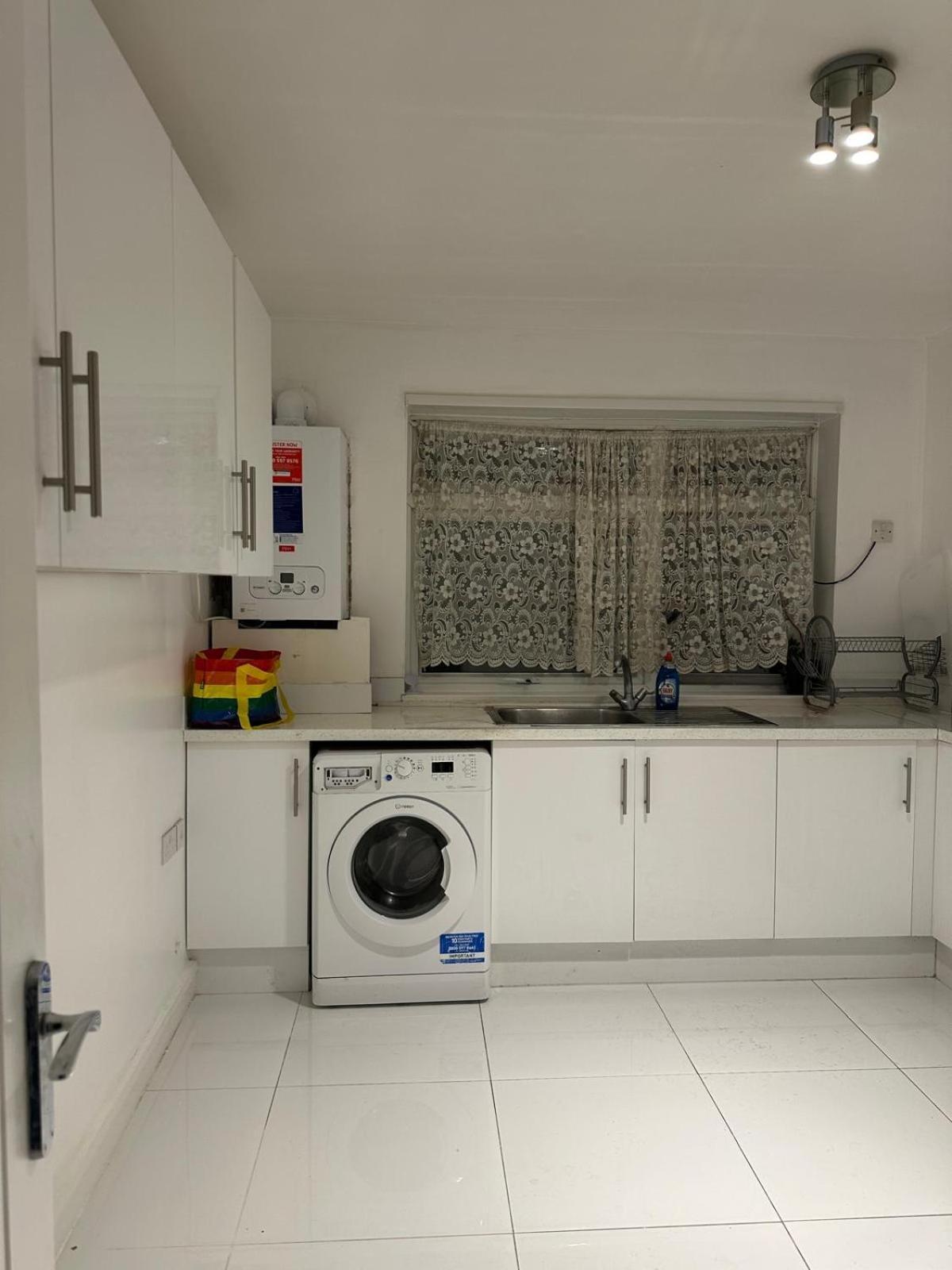 Modern Room In A 4 Bedroom Flat In London, Shared Bathroom! Extérieur photo