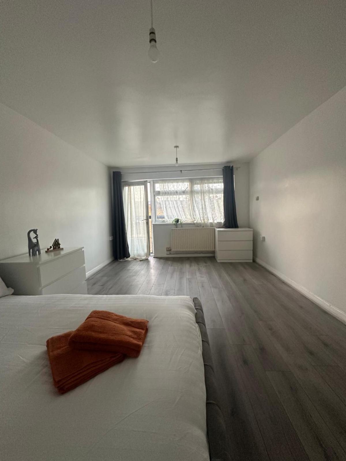 Modern Room In A 4 Bedroom Flat In London, Shared Bathroom! Extérieur photo