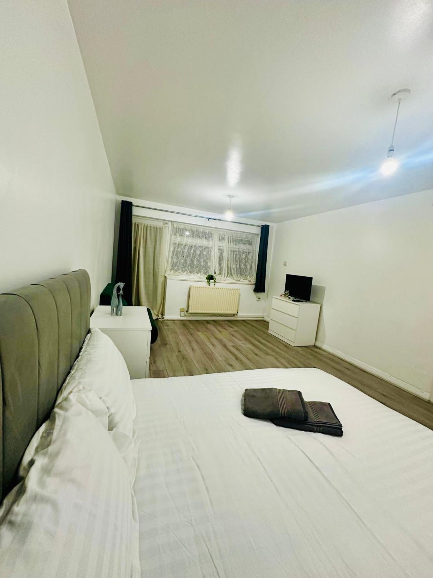 Modern Room In A 4 Bedroom Flat In London, Shared Bathroom! Extérieur photo